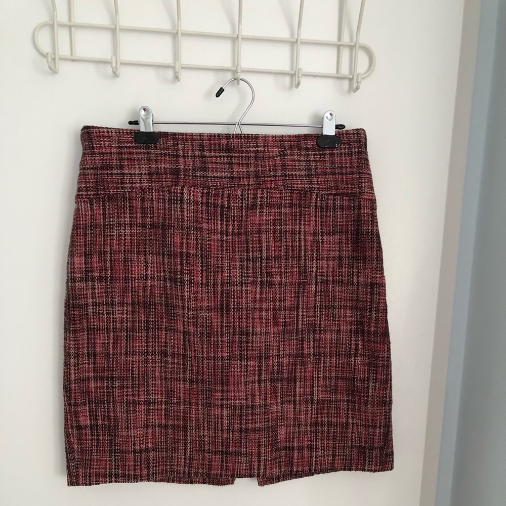 Limited skirt